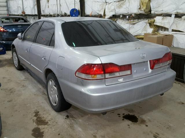 1HGCG16421A051764 - 2001 HONDA ACCORD LX SILVER photo 3