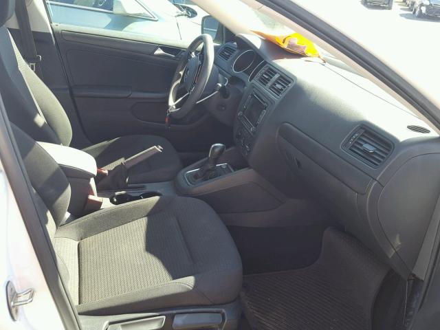 3VW2K7AJ6FM328108 - 2015 VOLKSWAGEN JETTA BASE 白色 照片 5