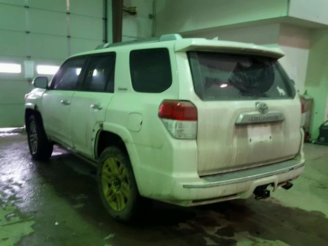 JTEBU5JR7A5016395 - 2010 TOYOTA 4RUNNER SR WHITE photo 3