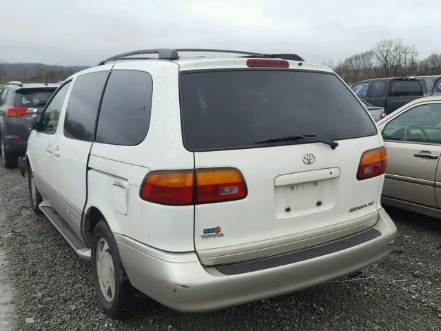 4T3ZF13C0YU249665 - 2000 TOYOTA SIENNA LE WHITE photo 3