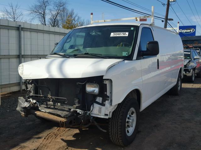 1GCWGGCG1D1117061 - 2013 CHEVROLET EXPRESS G2 WHITE photo 2