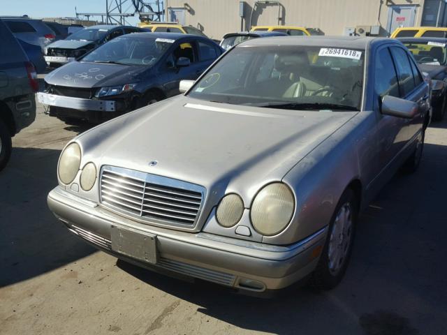 WDBJF55FXVA373544 - 1997 MERCEDES-BENZ E 320 TAN photo 2