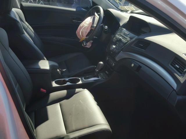 19UDE2F3XGA020942 - 2016 ACURA ILX BASE WHITE photo 5