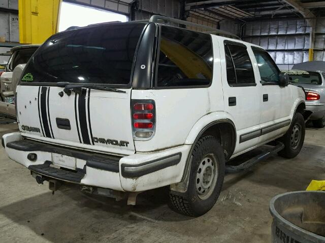 1GNDT13W8X2250123 - 1999 CHEVROLET BLAZER WHITE photo 4