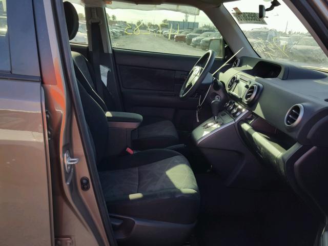 JTLZE4FE7FJ071352 - 2015 TOYOTA SCION XB 棕色 照片 5