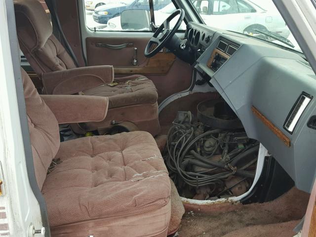 1GBEG25KXL7148745 - 1990 CHEVROLET G20 WHITE photo 5