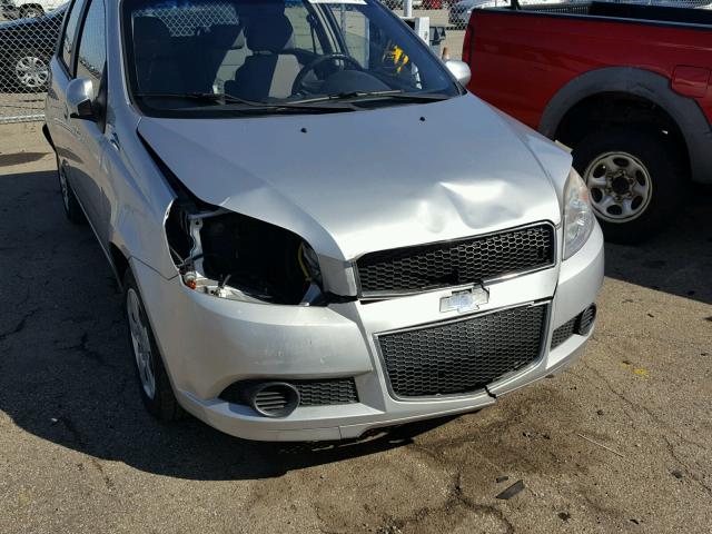 KL1TD66E19B343206 - 2009 CHEVROLET AVEO LS SILVER photo 9