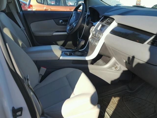 2FMDK4GC3DBA75374 - 2013 FORD EDGE SE WHITE photo 5