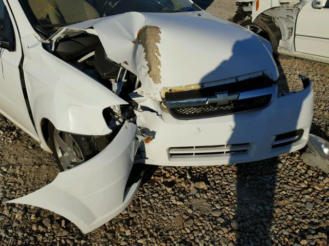 KL1TD5DE6AB125635 - 2010 CHEVROLET AVEO LS WHITE photo 9
