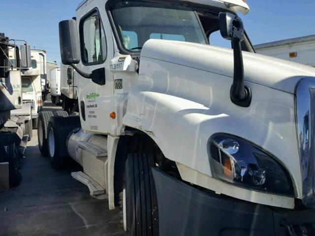 3AKJGEDV3FDGL1453 - 2015 FREIGHTLINER CASCADIA 1 WHITE photo 1