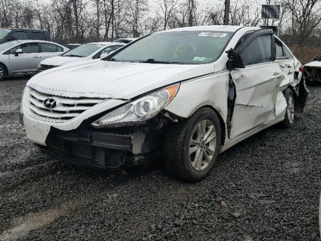 5NPEB4AC7BH005833 - 2011 HYUNDAI SONATA GLS WHITE photo 2