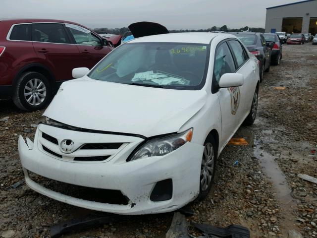 2T1BU4EE9CC906392 - 2012 TOYOTA COROLLA BA WHITE photo 2