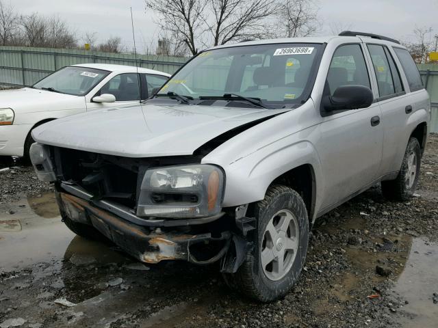 1GNDS13S342446997 - 2004 CHEVROLET TRAILBLAZE SILVER photo 2