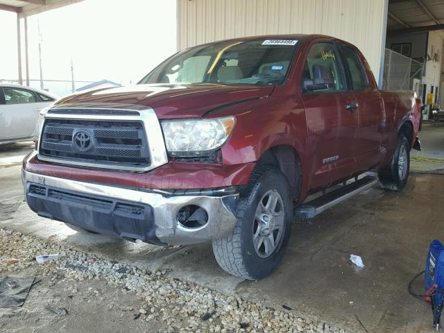 5TFRM5F1XAX014778 - 2010 TOYOTA TUNDRA DOU RED photo 2