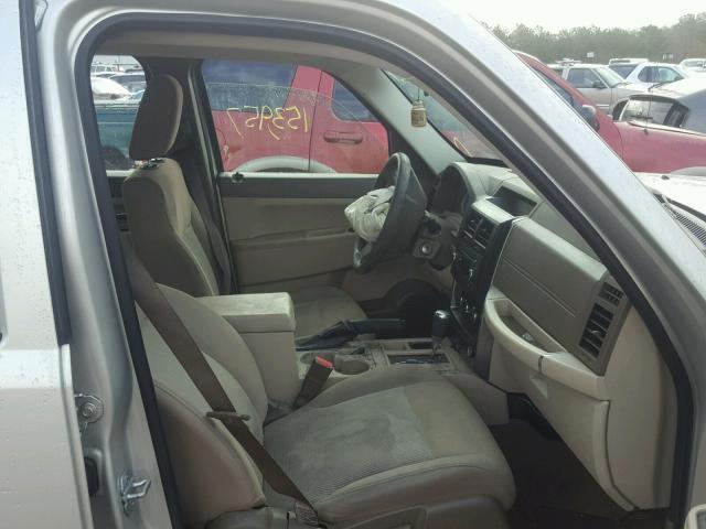 1J8GP28K09W505325 - 2009 JEEP LIBERTY SP SILVER photo 5