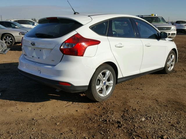 1FADP3K26EL118319 - 2014 FORD FOCUS SE WHITE photo 4