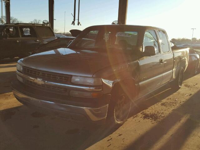 2GCEC19V721299771 - 2002 CHEVROLET SILVERADO TAN photo 2