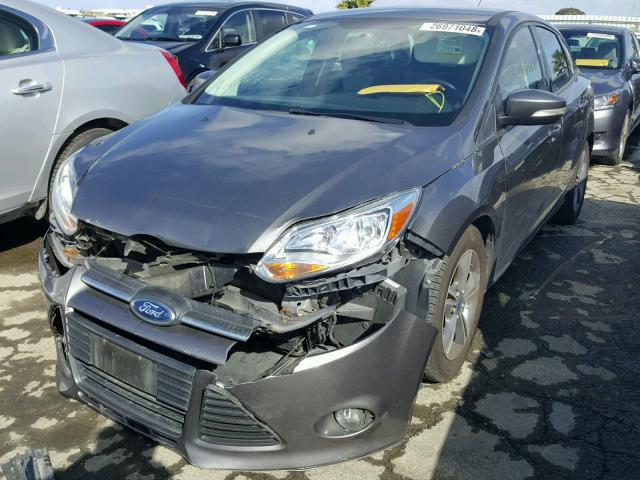 1FADP3F28EL210378 - 2014 FORD FOCUS SE GRAY photo 2