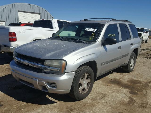 1GNDT13S942335366 - 2004 CHEVROLET TRAILBLAZE SILVER photo 2