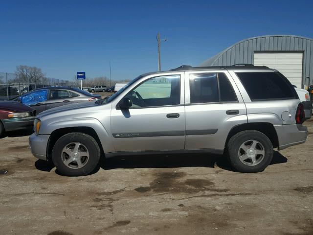 1GNDT13S942335366 - 2004 CHEVROLET TRAILBLAZE SILVER photo 9