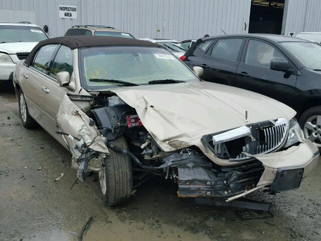 1LNHM81W17Y636765 - 2007 LINCOLN TOWN CAR S GOLD photo 1