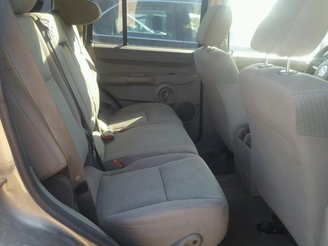 1J8HG48N26C245355 - 2006 JEEP COMMANDER TAN photo 6