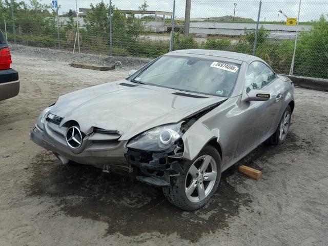 WDBWK54F17F156778 - 2007 MERCEDES-BENZ SLK 280 GRAY photo 2
