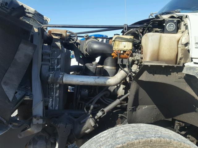 1FDPK74P9NVA26465 - 1992 FORD F700 F WHITE photo 7