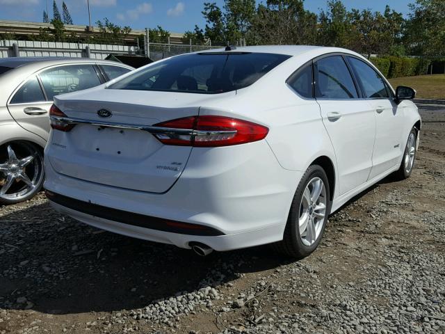 3FA6P0LU6JR137701 - 2018 FORD FUSION SE WHITE photo 4