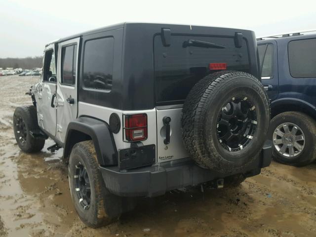 1J4GA391X9L768292 - 2009 JEEP WRANGLER U SILVER photo 3