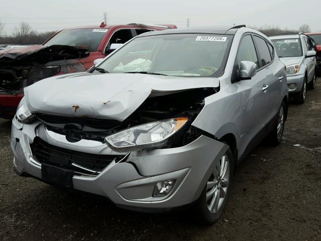 KM8JU3AC7CU499388 - 2012 HYUNDAI TUCSON GLS SILVER photo 2