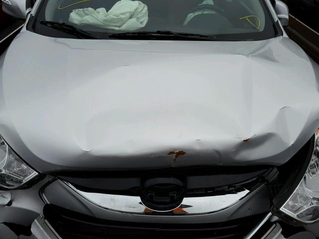 KM8JU3AC7CU499388 - 2012 HYUNDAI TUCSON GLS SILVER photo 7