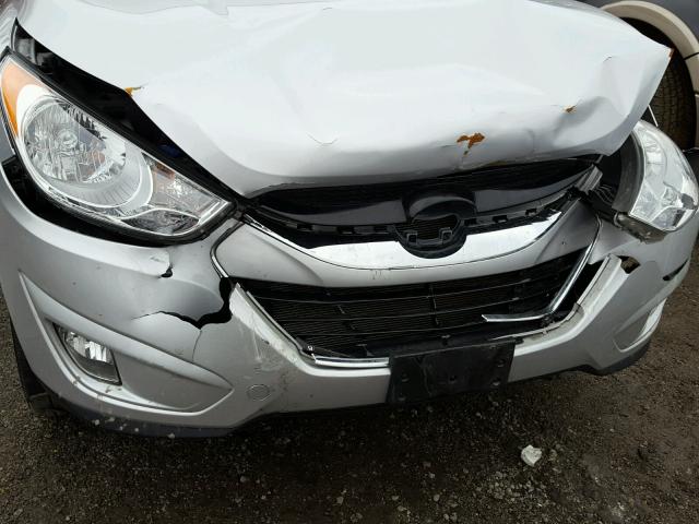 KM8JU3AC7CU499388 - 2012 HYUNDAI TUCSON GLS SILVER photo 9