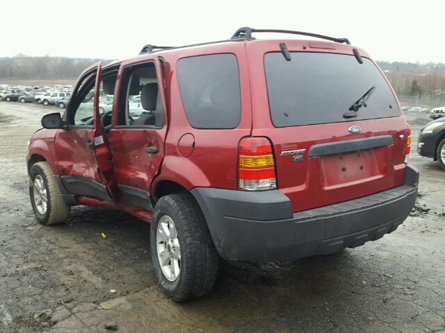 1FMYU93195KE33100 - 2005 FORD ESCAPE XLT RED photo 3