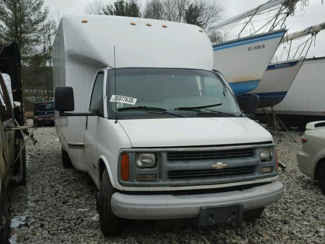 1GBJG31R511117037 - 2001 CHEVROLET EXPRESS CU WHITE photo 1