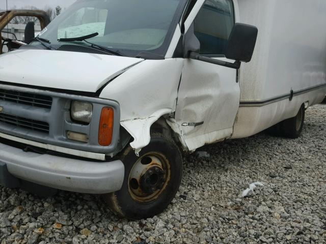 1GBJG31R511117037 - 2001 CHEVROLET EXPRESS CU WHITE photo 9