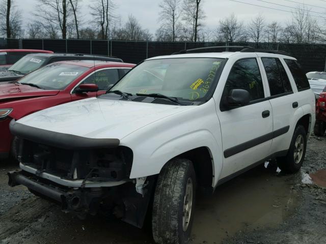 1GNDT13SX52287913 - 2005 CHEVROLET TRAILBLAZE WHITE photo 2