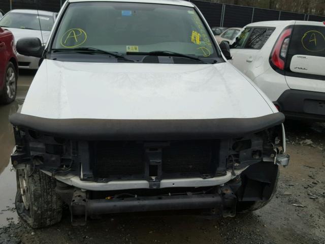 1GNDT13SX52287913 - 2005 CHEVROLET TRAILBLAZE WHITE photo 9