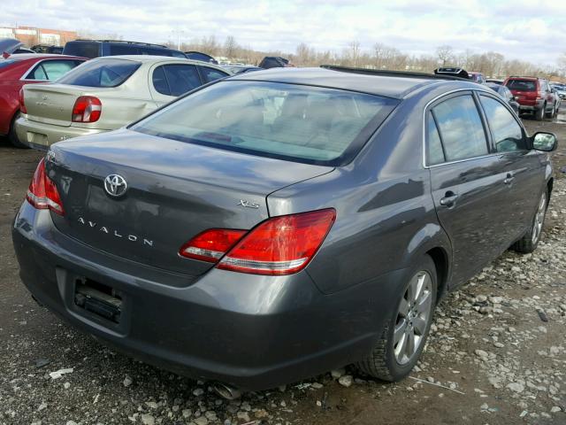 4T1BK36B15U029709 - 2005 TOYOTA AVALON XL GRAY photo 4