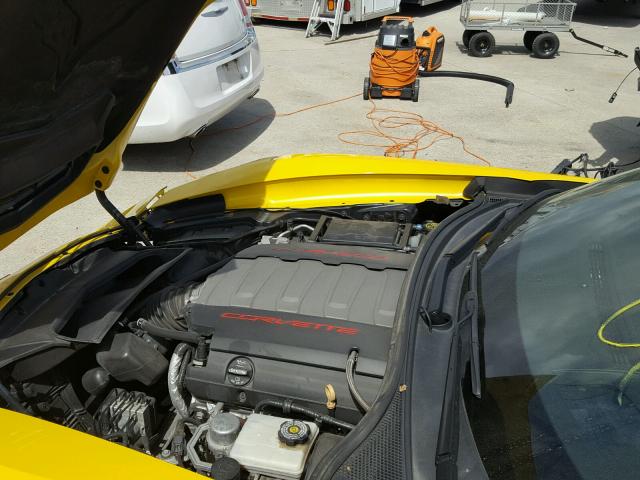 1G1YD2D73F5117022 - 2015 CHEVROLET CORVETTE S YELLOW photo 7