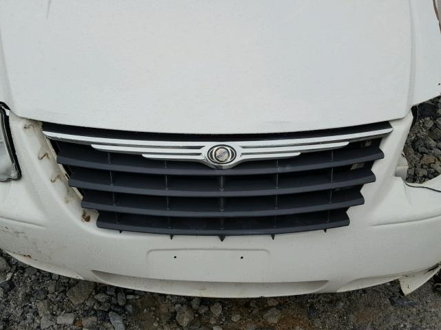 2A4GP54L17R235660 - 2007 CHRYSLER TOWN & COU WHITE photo 7