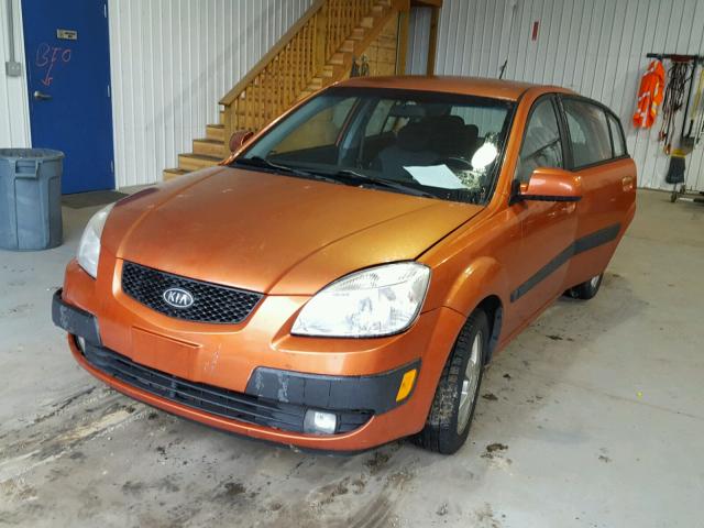 KNADE163266169305 - 2006 KIA RIO 5 ORANGE photo 2