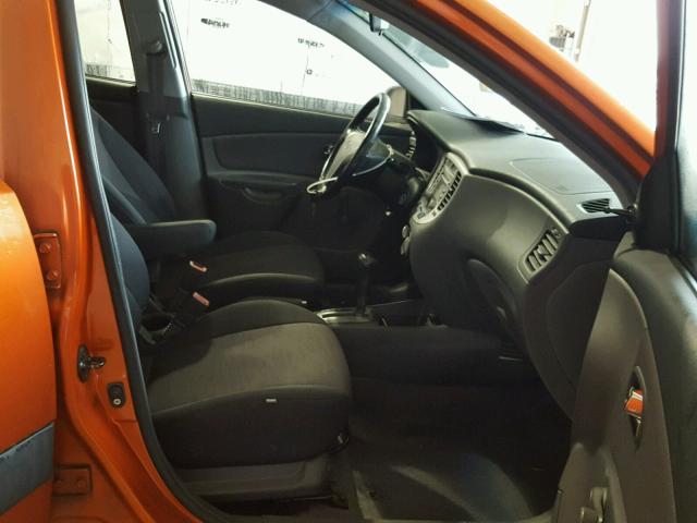 KNADE163266169305 - 2006 KIA RIO 5 ORANGE photo 5