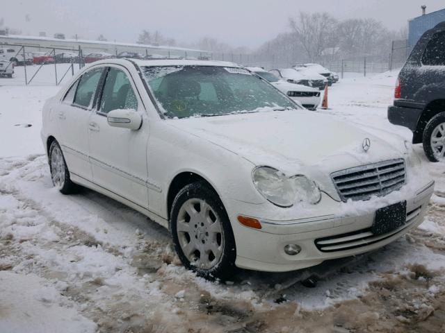 WDBRF81J65F637991 - 2005 MERCEDES-BENZ C 240 4MAT WHITE photo 1