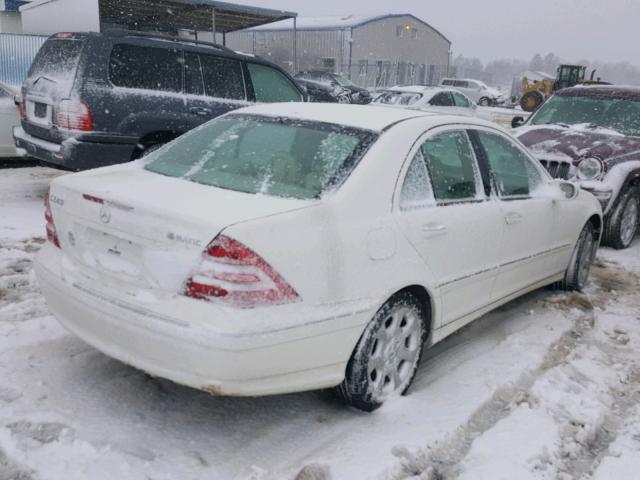 WDBRF81J65F637991 - 2005 MERCEDES-BENZ C 240 4MAT WHITE photo 4