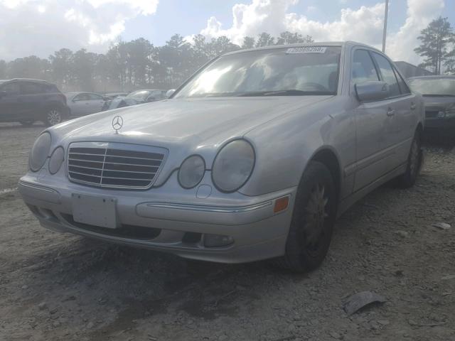 WDBJF82J0YX042693 - 2000 MERCEDES-BENZ E 320 4MAT SILVER photo 2