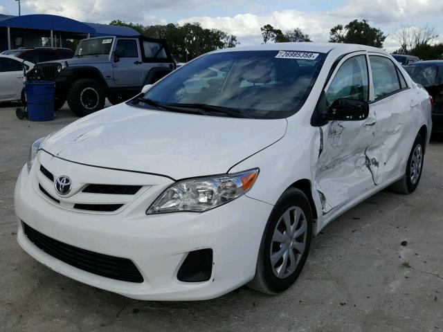 2T1BU4EE9DC995110 - 2013 TOYOTA COROLLA BA WHITE photo 2