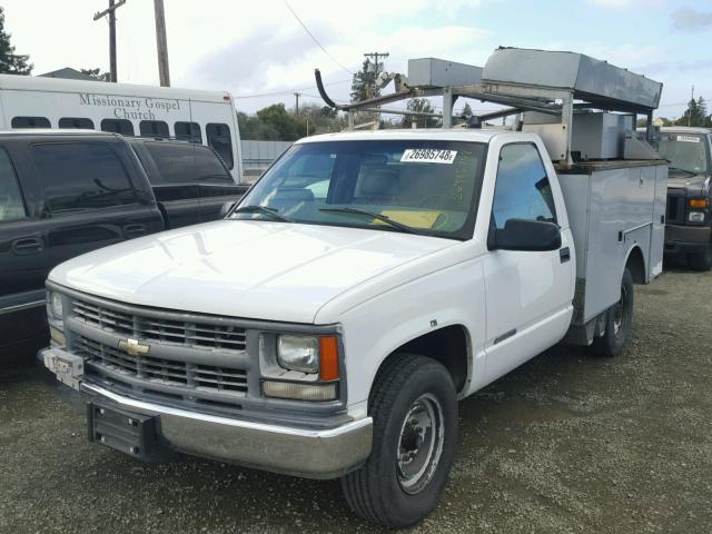 1GBGC34R8YR224743 - 2000 CHEVROLET C3500 WHITE photo 2