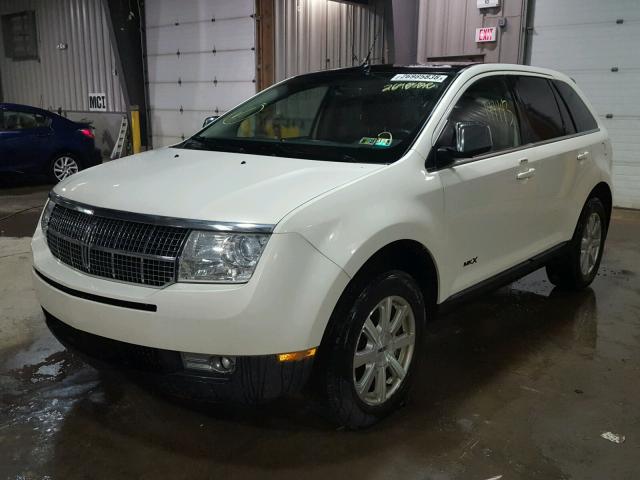 2LMDU68C17BJ26898 - 2007 LINCOLN MKX WHITE photo 2