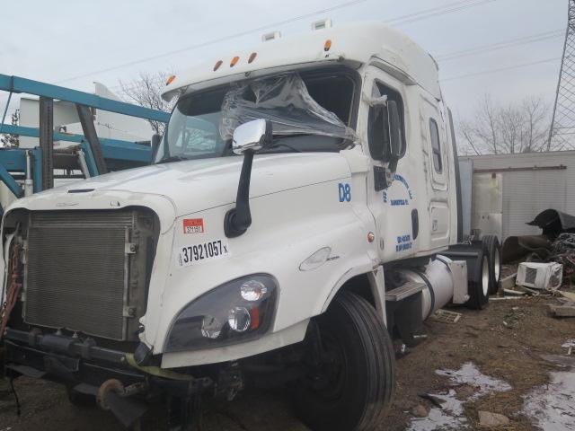 3AKJGLD64FSGF2364 - 2015 FREIGHTLINER CASCADIA 1 WHITE photo 2